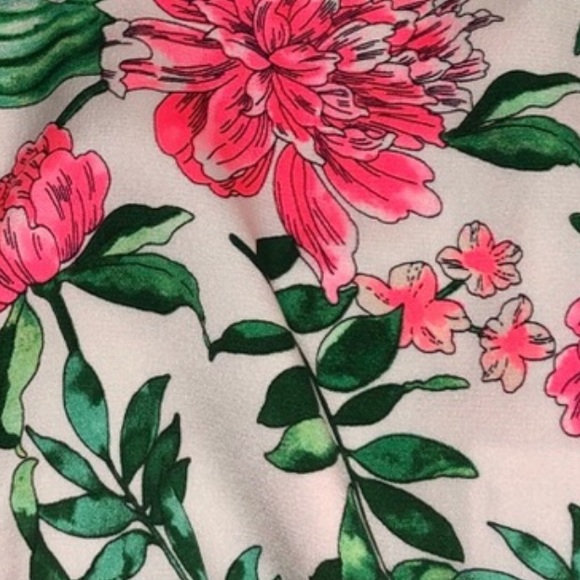 NWOT Express Beautiful Tropical 🌸🌴Floral Button Up Midriff Blouse SZ M - Picture 8 of 8